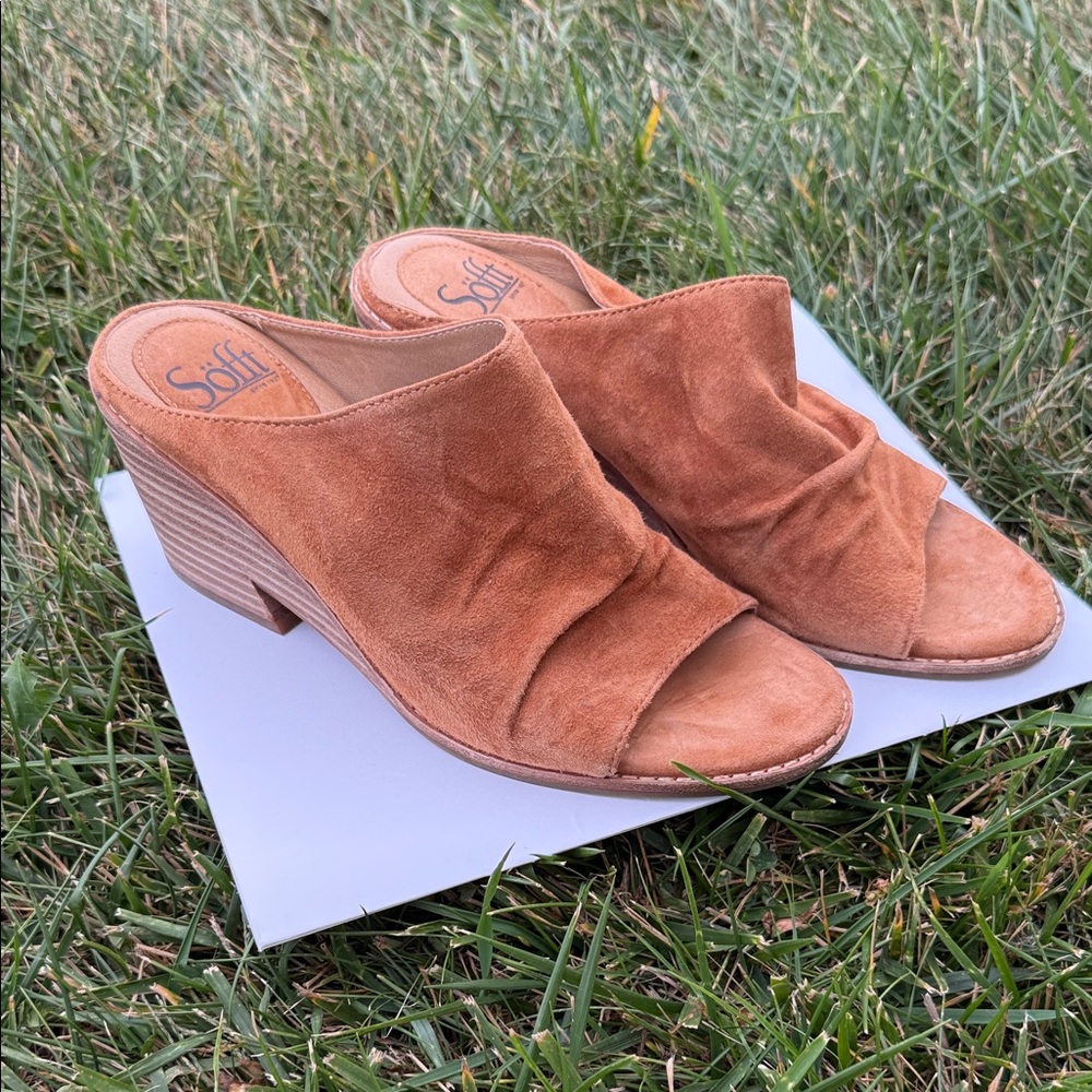 Sofft Women's Strathmore Brown Suede Mules